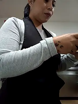 Snapshot of little_susie chatting on December 23, 2025, 10:13 am little susie online show from December 23, 2025, 10:13 am