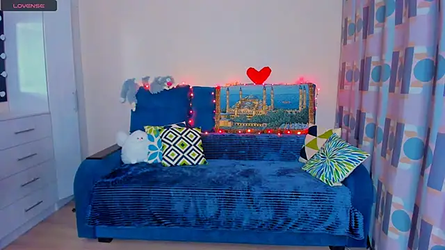 Snapshot of EllenMoore chatting on December 15, 2024, 2:30 am EllenMoore online show from December 15, 2024, 2:30 am