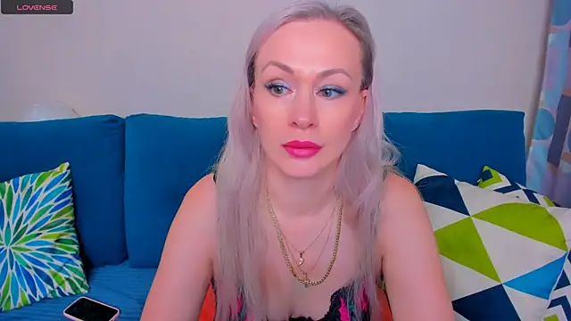 Snapshot of EllenMoore chatting on September 14, 2025, 3:05 am EllenMoore online show from September 14, 2025, 3:05 am