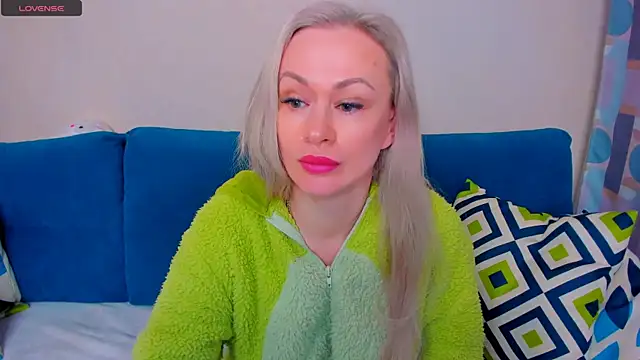 Snapshot of EllenMoore chatting on September 28, 2025, 3:01 am EllenMoore online show from September 28, 2025, 3:01 am