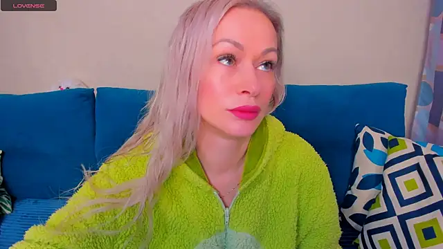 Snapshot of EllenMoore chatting on October 25, 2025, 3:03 am EllenMoore online show from October 25, 2025, 3:03 am