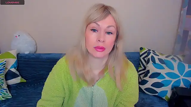 EllenMoore online show from May 1, 2026, 3:11 am