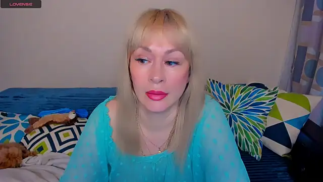 Snapshot of EllenMoore chatting on June 1, 2026, 3:08 am EllenMoore online show from June 1, 2026, 3:08 am