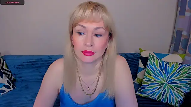 Snapshot of EllenMoore chatting on June 27, 2026, 3:11 am EllenMoore online show from June 27, 2026, 3:11 am