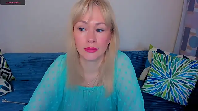 Snapshot of EllenMoore chatting on June 28, 2026, 3:12 am EllenMoore online show from June 28, 2026, 3:12 am