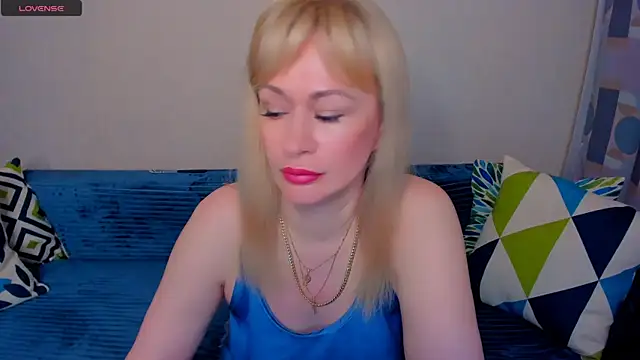 Snapshot of EllenMoore chatting on June 30, 2026, 3:07 am EllenMoore online show from June 30, 2026, 3:07 am