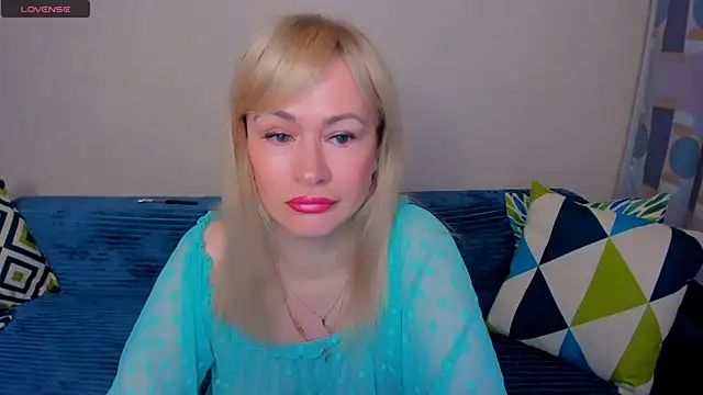 Snapshot of EllenMoore chatting on July 2, 2026, 3:06 am EllenMoore online show from July 2, 2026, 3:06 am