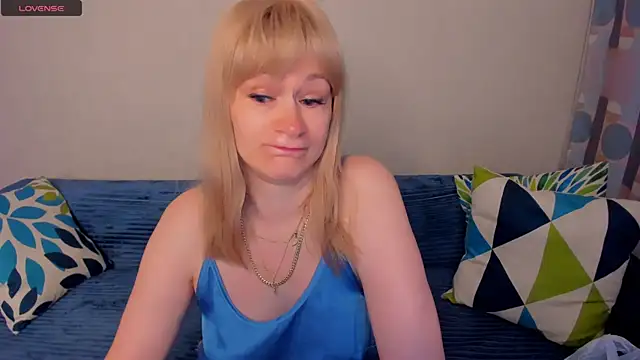 Snapshot of EllenMoore chatting on July 10, 2026, 3:11 am EllenMoore online show from July 10, 2026, 3:11 am