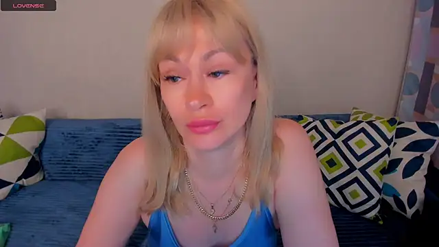 Snapshot of EllenMoore chatting on July 28, 2026, 4:19 am EllenMoore online show from July 28, 2026, 4:19 am