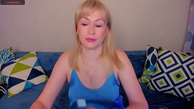 Snapshot of EllenMoore chatting on July 29, 2026, 3:04 am EllenMoore online show from July 29, 2026, 3:04 am