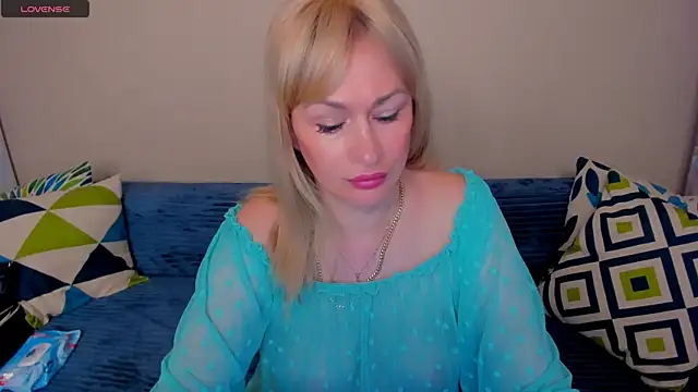 Snapshot of EllenMoore chatting on August 1, 2026, 3:06 am EllenMoore online show from August 1, 2026, 3:06 am