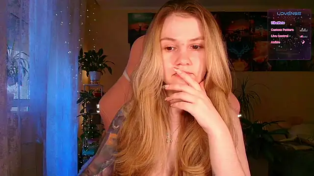 Snapshot of GoodWitch_ chatting on October 16, 2025, 6:58 am GoodWitch online show from October 16, 2025, 6:58 am