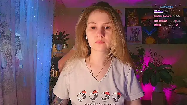 Snapshot of GoodWitch_ chatting on November 22, 2025, 7:51 am GoodWitch online show from November 22, 2025, 7:51 am