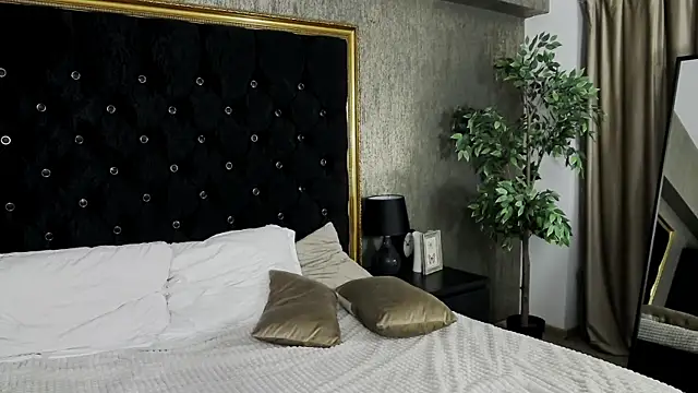 Snapshot of LisaCroft chatting on February 9, 2025, 4:25 am LisaCroft online show from February 9, 2025, 4:25 am