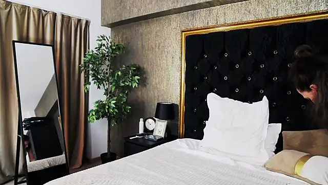 Snapshot of LisaCroft chatting on February 27, 2025, 6:42 pm LisaCroft online show from February 27, 2025, 6:42 pm