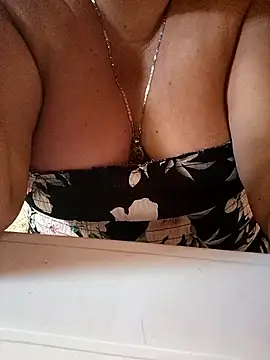 Brenda Berck  online show from September 15, 2025, 1:44 pm