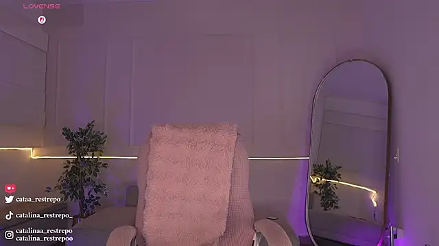 Snapshot of CATALINA_RESTREPO chatting on December 14, 2025, 1:11 am CATALINA RESTREPO online show from December 14, 2025, 1:11 am