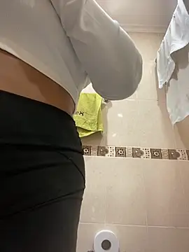 Fancyxlove online show from October 9, 2025, 12:36 pm