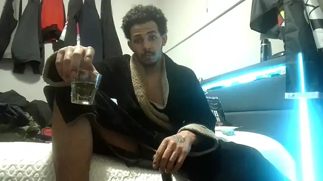 bigdickjojo69 online show from March 12, 2026, 1:23 am