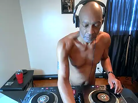 longdick4you8686 online show from January 23, 2025, 9:07 pm