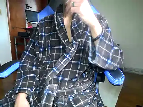 longdick4you8686 online show from February 26, 2025, 8:11 pm