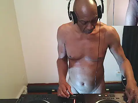 Snapshot of longdick4you8686 chatting on April 11, 2026, 12:26 am longdick4you8686 online show from April 11, 2026, 12:26 am