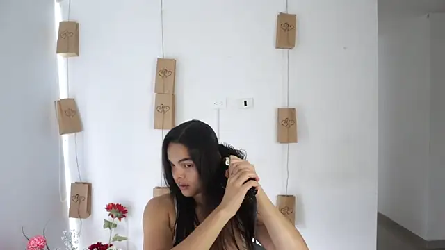 Snapshot of _Vahos_ chatting on February 12, 2025, 5:48 pm Vahos online show from February 12, 2025, 5:48 pm