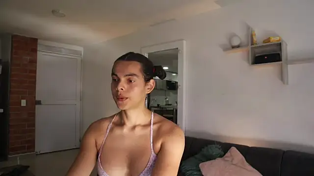 Snapshot of _Vahos_ chatting on October 2, 2025, 5:20 pm Vahos online show from October 2, 2025, 5:20 pm