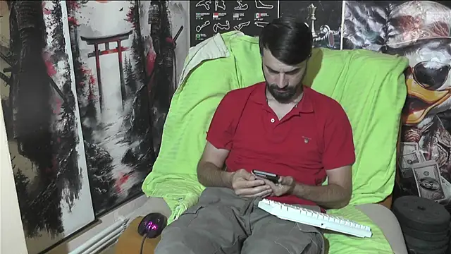 Snapshot of 00george chatting on June 19, 2026, 1:37 pm 00george online show from June 19, 2026, 1:37 pm
