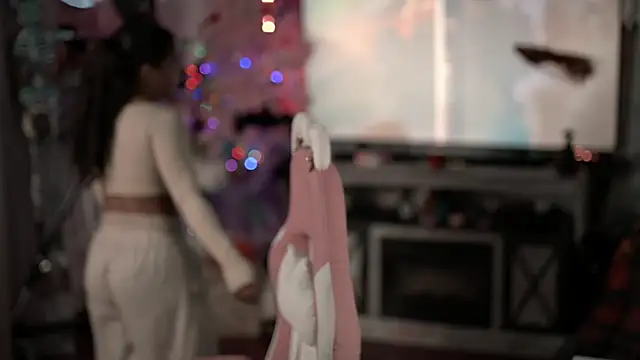 Nikki Torres online show from September 18, 2025, 1:18 am