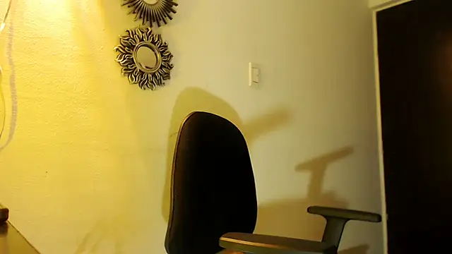 dalilasquirt1 online show from July 11, 2026, 1:03 pm