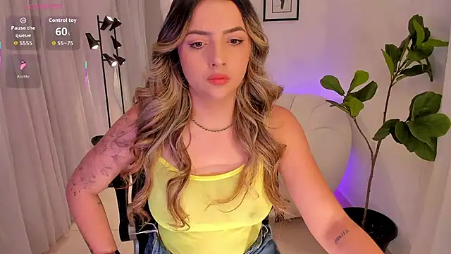 Snapshot of AmyWood chatting on November 26, 2025, 1:56 pm AmyWood online show from November 26, 2025, 1:56 pm