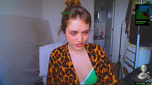 Snapshot of mskuddo chatting on December 18, 2024, 6:57 pm mskuddo online show from December 18, 2024, 6:57 pm