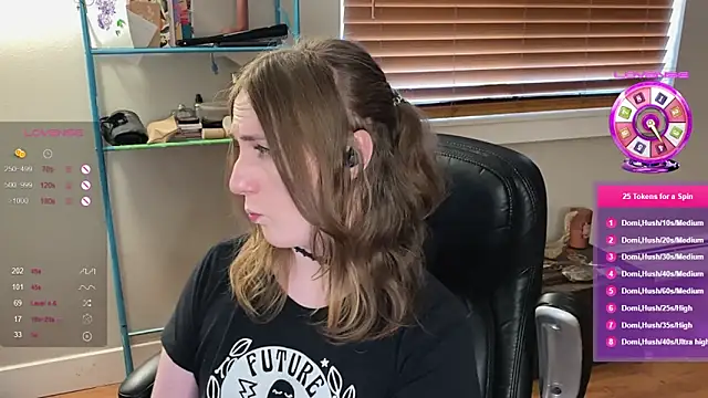 luluvaladon online show from February 28, 2025, 11:56 pm