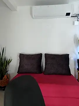 YOURSDEBORA online show from November 29, 2025, 7:28 pm