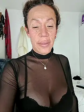 YOURSDEBORA online show from March 10, 2026, 6:24 pm