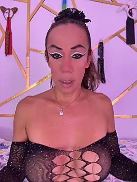 YOURSDEBORA online show from April 30, 2026, 7:20 pm