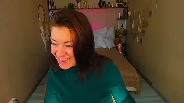 Snapshot of AnaMills chatting on October 4, 2025, 10:13 am AnaMills online show from October 4, 2025, 10:13 am