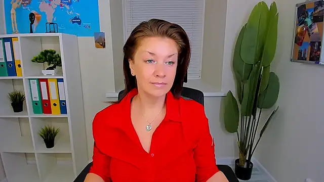 Snapshot of AnaMills chatting on October 10, 2025, 10:14 am AnaMills online show from October 10, 2025, 10:14 am