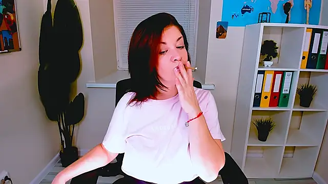 Snapshot of AnaMills chatting on November 6, 2025, 10:38 am AnaMills online show from November 6, 2025, 10:38 am