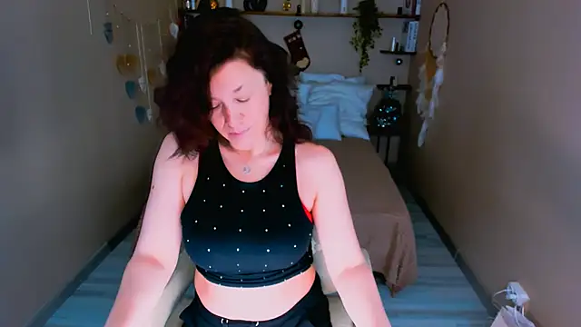 Snapshot of AnaMills chatting on December 16, 2025, 10:20 am AnaMills online show from December 16, 2025, 10:20 am