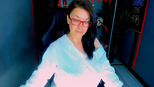 Snapshot of AnaMills chatting on June 12, 2026, 10:19 pm AnaMills online show from June 12, 2026, 10:19 pm