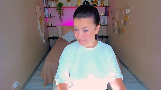 AnaMills online show from July 20, 2026, 10:39 am