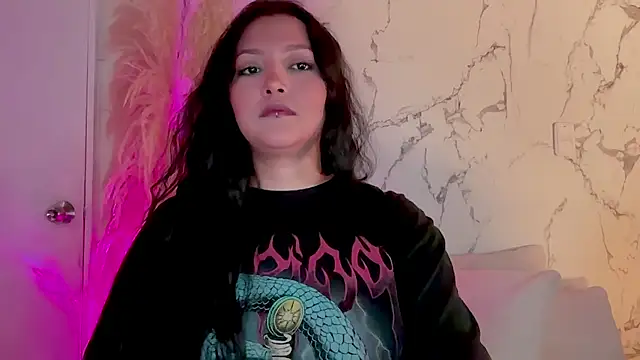 Snapshot of MarcellaGriffin chatting on June 23, 2026, 1:53 pm MarcellaGriffin online show from June 23, 2026, 1:53 pm