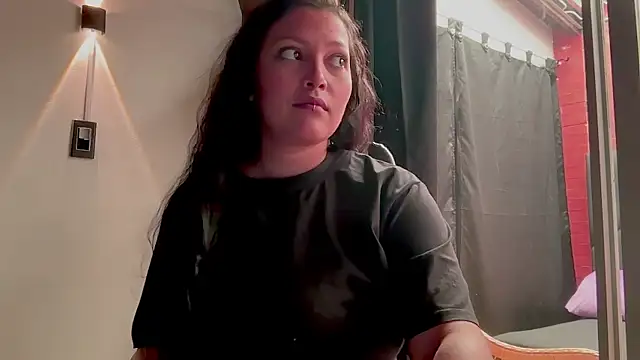 Snapshot of MarcellaGriffin chatting on June 24, 2026, 5:23 pm MarcellaGriffin online show from June 24, 2026, 5:23 pm