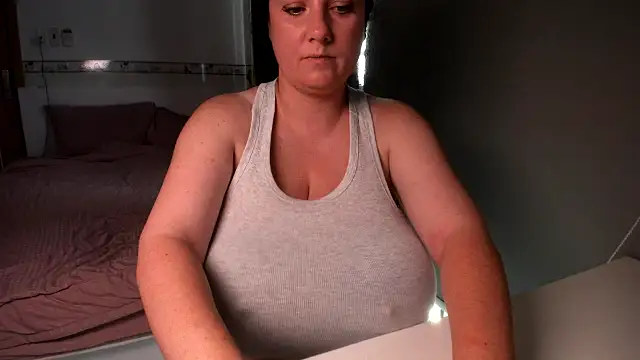 Snapshot of alisiaparril chatting on September 15, 2025, 5:18 am alisiaparril online show from September 15, 2025, 5:18 am