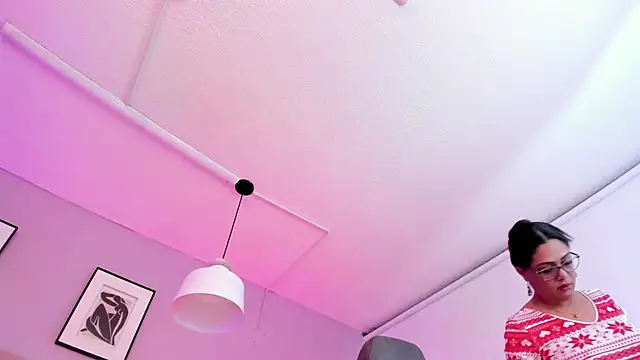 Snapshot of Inndrahot chatting on December 13, 2024, 3:49 am Inndrahot online show from December 13, 2024, 3:49 am