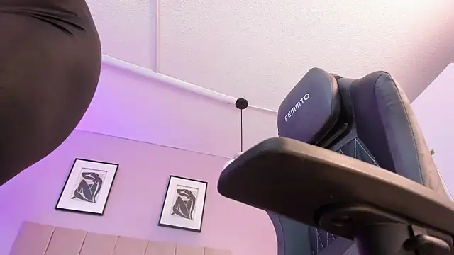 Snapshot of Inndrahot chatting on March 14, 2025, 3:48 am Inndrahot online show from March 14, 2025, 3:48 am