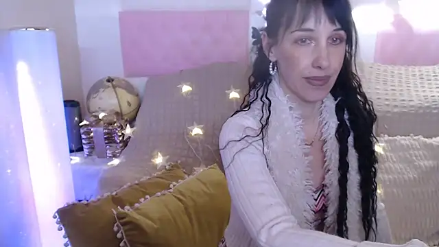 Snapshot of -carla- chatting on December 26, 2024, 8:28 am -carla- online show from December 26, 2024, 8:28 am