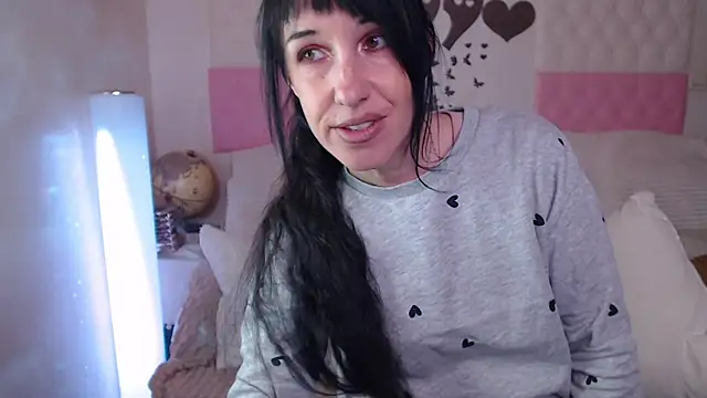 Snapshot of -carla- chatting on November 20, 2025, 6:13 am -carla- online show from November 20, 2025, 6:13 am